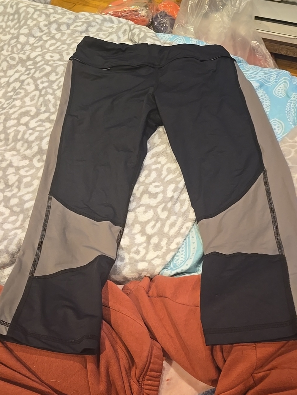 Colorblock Active Leggings - Black and Gray
